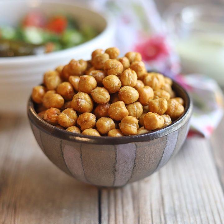 https://highchairchronicles.com/wp-content/uploads/2020/08/roasted_chickpeas_air_fried-720x720.jpg