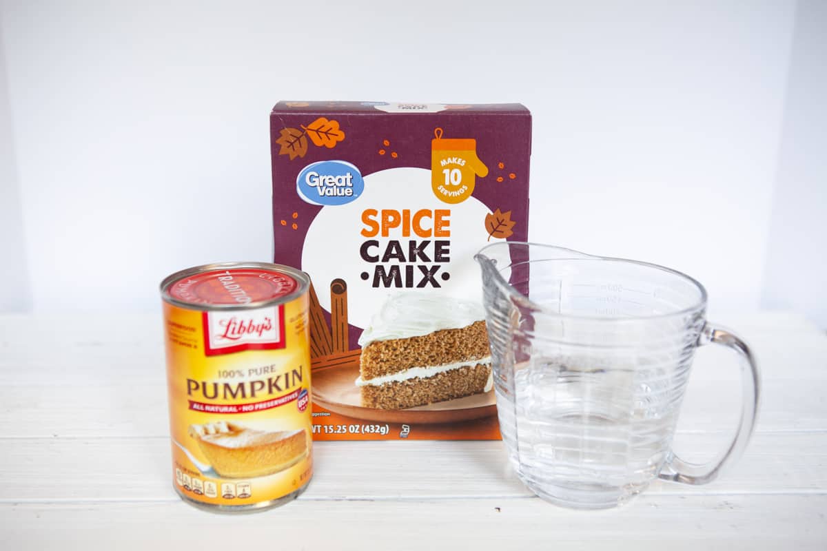 ingredients for 3 ingredients pumpkin muffins: spice cake mix, pumpkin puree, water